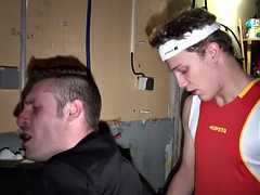 Boxing stud butt fucks a fit ass after getting sucked