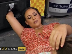 Big Titted (Carmela Clutch) Has Her Pussy Licked Fucked By (Kyle Mason) Gets A Facial At The End - Brazzers