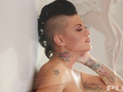 Tattooed brunette Jezebelle Bond teases and fingers herself