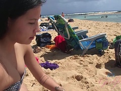 Plage, Bikini, Sucer une bite, Brunette brune, Éjaculation interne, Enceinte, Maigrichonne, Nénés