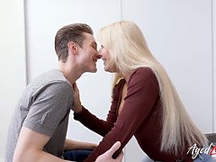 Blondine, Fingern, Hausfrau, Küssen, Lingerie, Reif, Natürlich, Strumpfhose