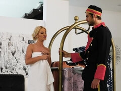 Bellhop fucks a beautiful blonde guest in her slick cunt