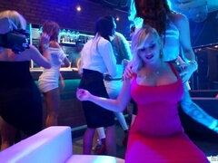 Blondine, Interrassisch, Küssen, Lecken, Orgie, Party, Swingers, Nass