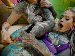 In den arsch, Grosser schwanz, Kehlenfick, Emotionale dirne, Gruppe, Einschiebung, Gummi, Flotter dreier