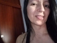 Milf colombiana sola en casa - Amateur