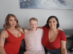 Tette grandi, Tettona, Vestito, Donna donna uomo, Mamma che vorrei scoparmi, Mamma, Tatuaggi, Terzetto