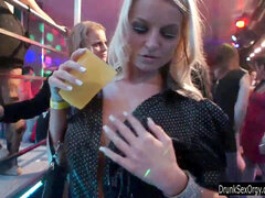 Club, Lesbiana, Masturbación, Fiesta, Público, Sexo soft