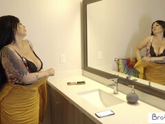 Gros seins, Femelle, Cuisine, Lingerie, Mature, Mère que j'aimerais baiser, Seins naturels, Gicler