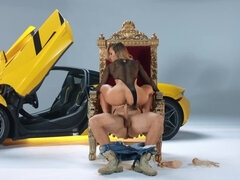 Américain, Anal, Cul à la bouche, Gros cul, Voiture, Talons, Fille latino, Nénés