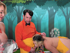 Fetish trio sex with juicy milfs River Lynn and Ryan Keely