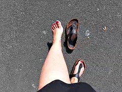 Enthousiasteling, Blond, Flashing, Voeten fetish, Duits, Likken, Buiten, Tieten likken
