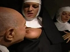 Horny Nuns Threesome Sex - Il Diavolo In Convento