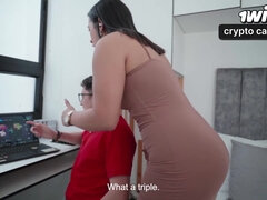 Divorced Milf Fucks Virgin Nerd To Help Her Invest Online! Pipe Boy And Kylei Ellish