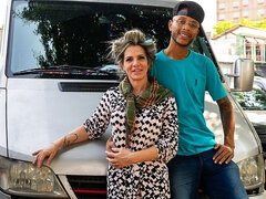 Anaal, Kont naar mond, Autobus, Omie, Rijpe lesbienne, Ruw, Tatoeage