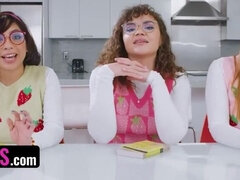 Grosse titten, Aufs gesicht abspritzen, Flotter vierer, Gruppe, Unschuldig, Pov, Rasiert, Jungendliche (18+)