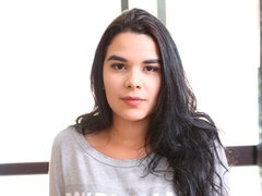 Κώλος, Πίπα, Μελαχροινή, Σε στάση σκύλου στα τέσσερα, Γλείψιμο, Φυσικά βυζιά, Απογύμνωση, Τατουάζ