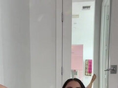 Iso perse, Ruskeahiuksinen, Rintava, Itsetyydytys, Äiti jota haluaisin panna, Soolo, Squirting, Tatuointi