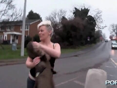 Blond, Hd, Moden, Utendørs, Pissing, Offentlig, Kort hår, Tattovering
