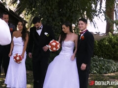 Cul, Brunette brune, En levrette, Robe, Seins naturels, De plein air, Chatte, Mariage