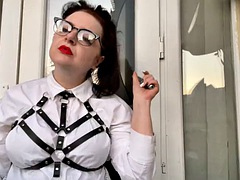 Fetish vaping of a strict and naughty mistress Lara