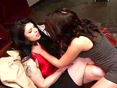 Brunetka, Palcówka, Okulary, Lesbijka, Bielizna, Orgazm