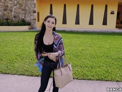 Amatööri, Iso kulli, Suihinotto, Ruskeahiuksinen, Auto, Luonnolliset tissit, Teini, Tissit