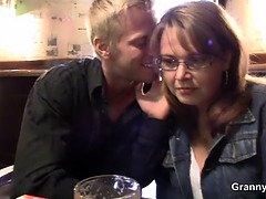 Braunhaarige, Oma, Lecken, Reif, Milf, Mutti, Muschi