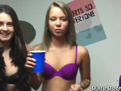 Κώλος, Μελαχροινή, Κολλέγιο, Φοιτητική εστία, Ομάδα, Φυσικά, Πραγματικότητα, Έφηβος