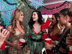 Kuusysi, Amatööri, Ruskeahiuksinen, Spermashotti, Kyrpä, Selkäsauna, Pienikokoinen, Pillu