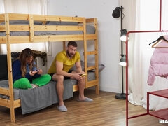 Amateur, Gros seins, Plantureuse, Collège université, Gorge profonde, Pénétrer avec le poing, Seins naturels, Nénés