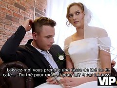 Un couple mari� d�cide de vendre la chatte de sa mari�e � bon prix