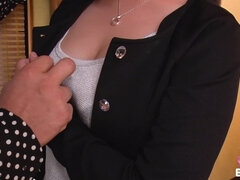 Asiater, Brunette, Kyssing, Naturlige bryster, Fitte, Pupper, Vibrator, Våt