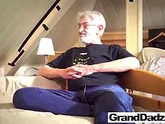 Πίπα, Σε στάση σκύλου στα τέσσερα, Παππούς, Ηδ, Γλείψιμο, Μουνί, Στενό, Βυζιά