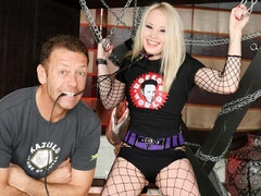 18 ans, Gros cul, Grosse bite, En levrette, Double pénétration, Maigrichonne, Avaler, Adolescente