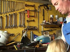 Papy pervers et la patronne de la fermen