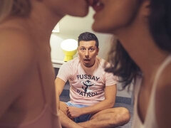 Store bryster, Blondine, Pik sutte, Hundestilling, Kkm, Håndjob, Hotel, Teenager