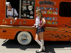 Duży tyłek, Duży kutas, Blondynka, Obciąganie, Styl na pieska, Naturalne cycki, Krótkie włosy, Nastolatki