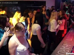 Amateur, Homme nu et filles habillées, Tromperie, Hard, Fête, Pute, Pute