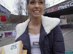 Mamada, Garganta profunda, Dinero, Al aire libre, Público, Coño, Afeitado, Tetas