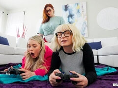 Ujjazás, Leszbikus, Nyalás, Nuni, Felcsatolható, Sztrippelés, Tini, Begyek