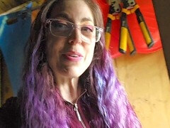 Nerdy Faery with a huge belly shows off her urinal skills with a golden shower