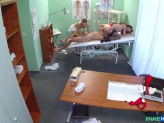 69, Rit, Doktor, Pete, Lizanje, Pisarna, Rdečelaska, V uniformi