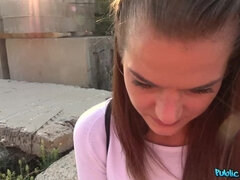 Amatør, Røv, Brunette, Håndjob, Naturlige bryster, Pov, Offentlig, Sluge