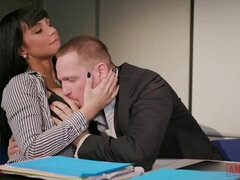 Duży tyłek, Duży kutas, Duże cycki, Brunetka, Styl na pieska, Mamuśka, Biuro, Cycki