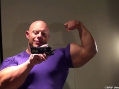 A real bodybuilder! 8