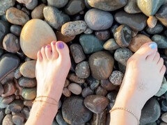 Beach foot fetish (with ASMR) - petite soles and long toes of domina Lara
