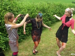 Catfight, Fetiš, Food, Zunaj, Saten, Mokra