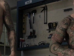 Stor kukk, Onani, Alene, Tattovering