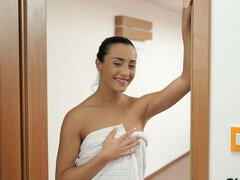 Obciąganie, Brunetka, Styl na pieska, Obciąganie, Masturbacja, Naturalne cycki, Ogolona, Nastolatki