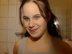 Braunhaarige, Sperma im mund, Europäisch, Deutsch, Selbstgemacht, Masturbation, Strümpfe, Tittenfick